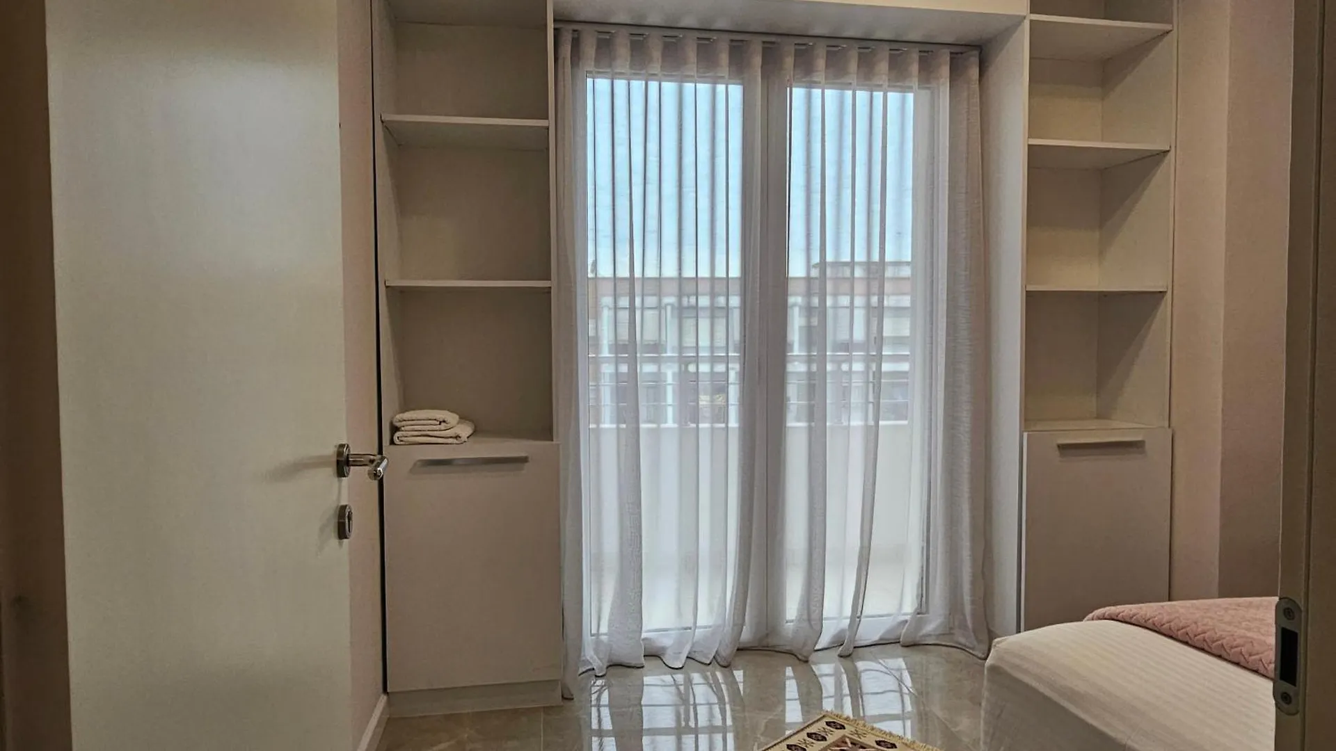 Eni'S Apartments ティラナ